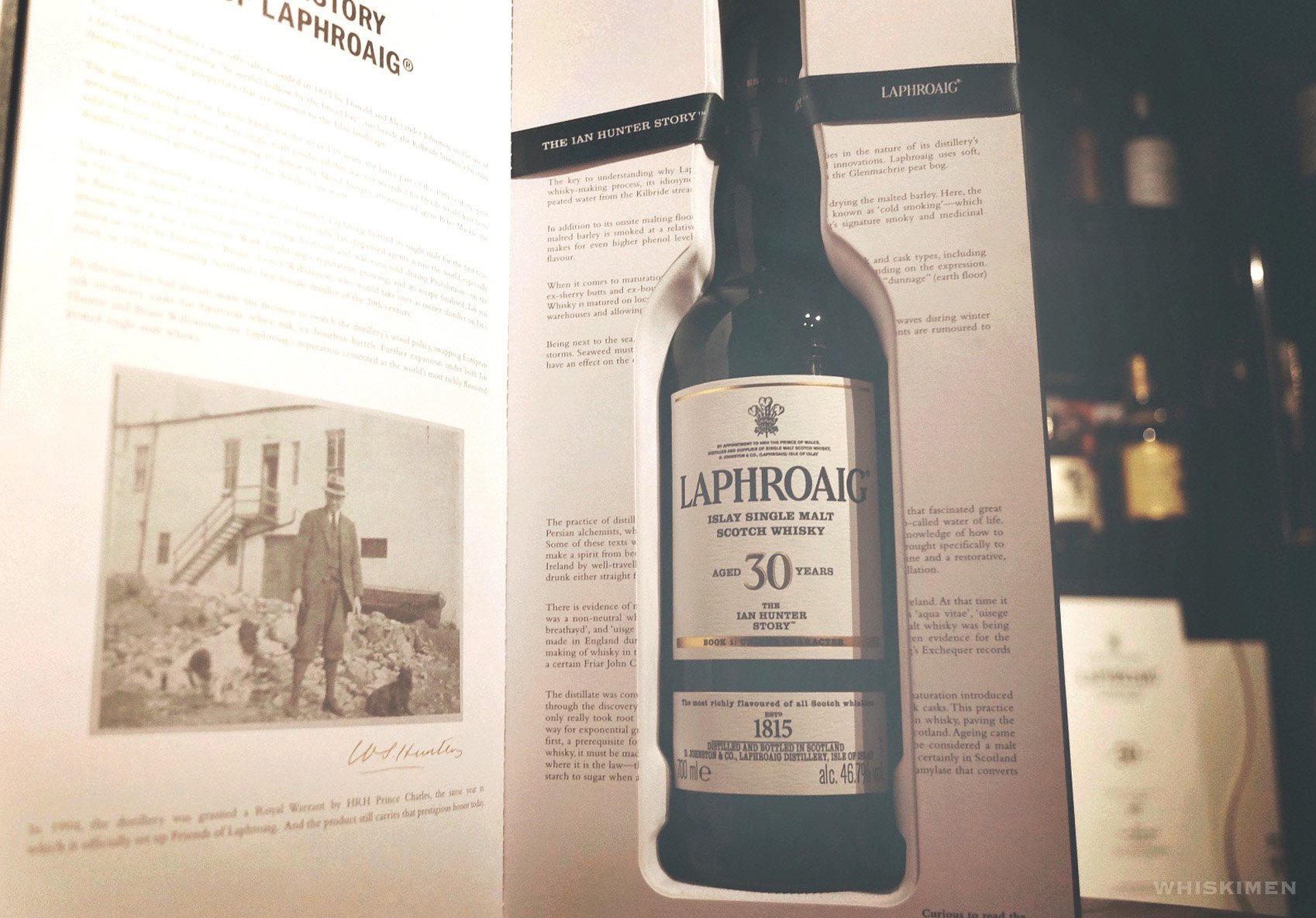 Laphroaig 30 Year Old Single Malt Scotch Whisky (The Ian Hunter Story Book 1: Unique Character)