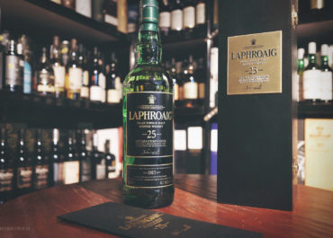 Laphroaig 25 Year Old Single Malt Scotch Whisky (2015 Edition)